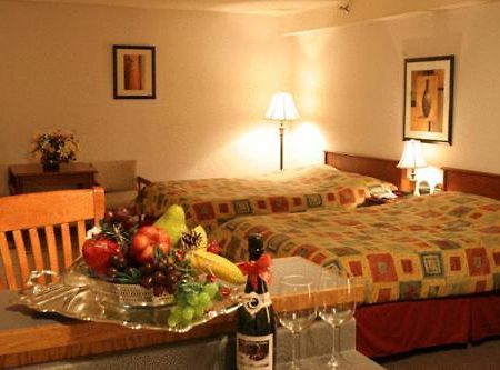 Executive Inn Express Vancouver Airport Richmond Room photo