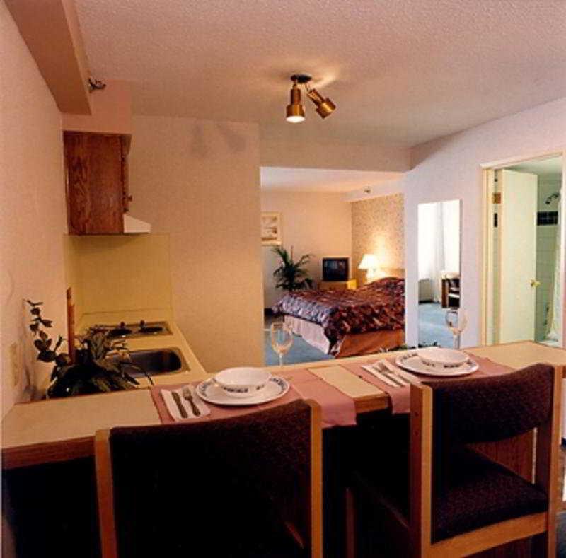 Executive Inn Express Vancouver Airport Richmond Room photo